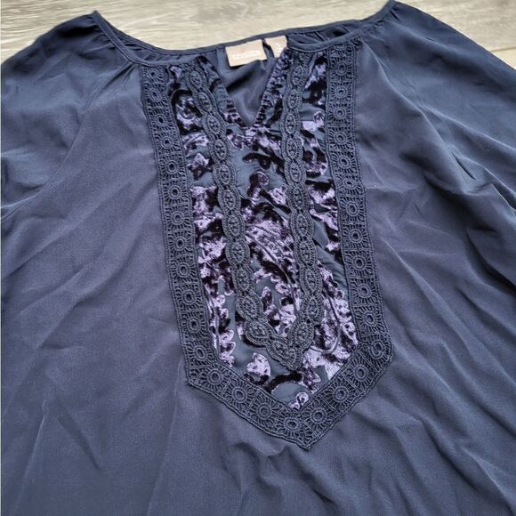 Chico’s blouse size 1 with velvet details on it dk blue - Picture 5 of 10